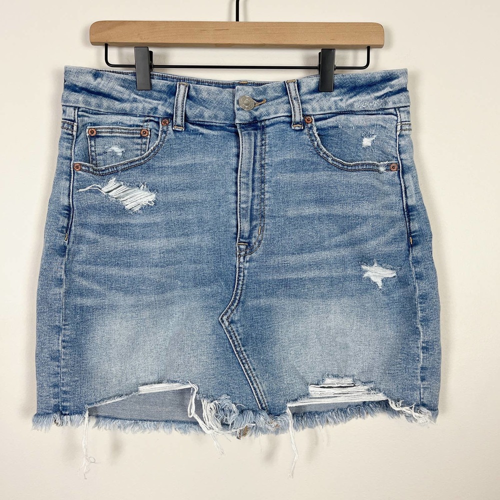 American Eagle Curvy Hi-Rise Stretch Distressed Light Wash Mini Skirt Size 12